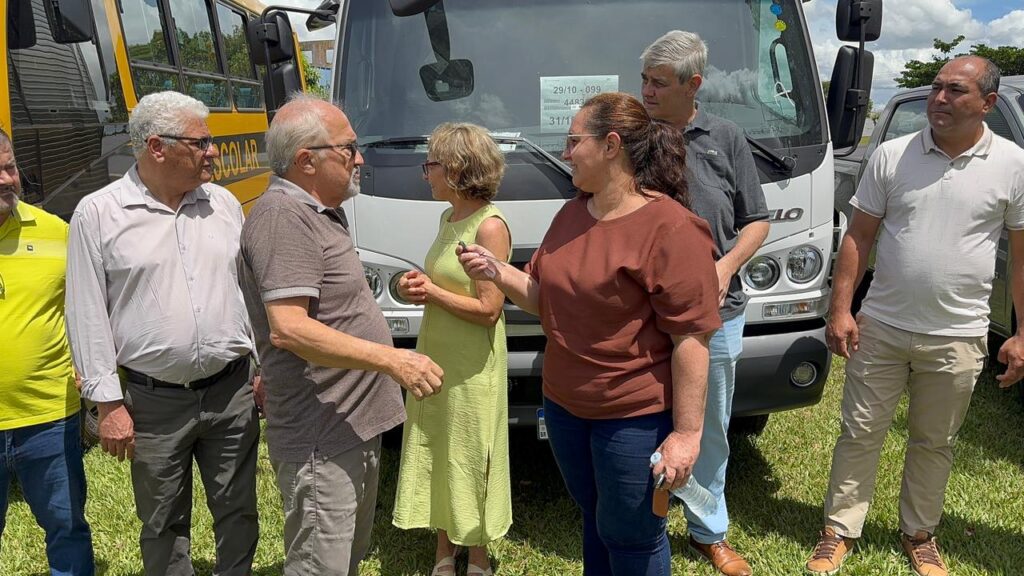 Iguatemi: Prefeito Lídio Ledesma e vereadores realizam a entrega de veículos para a Secretaria de Educação e o Conselho Tutelar