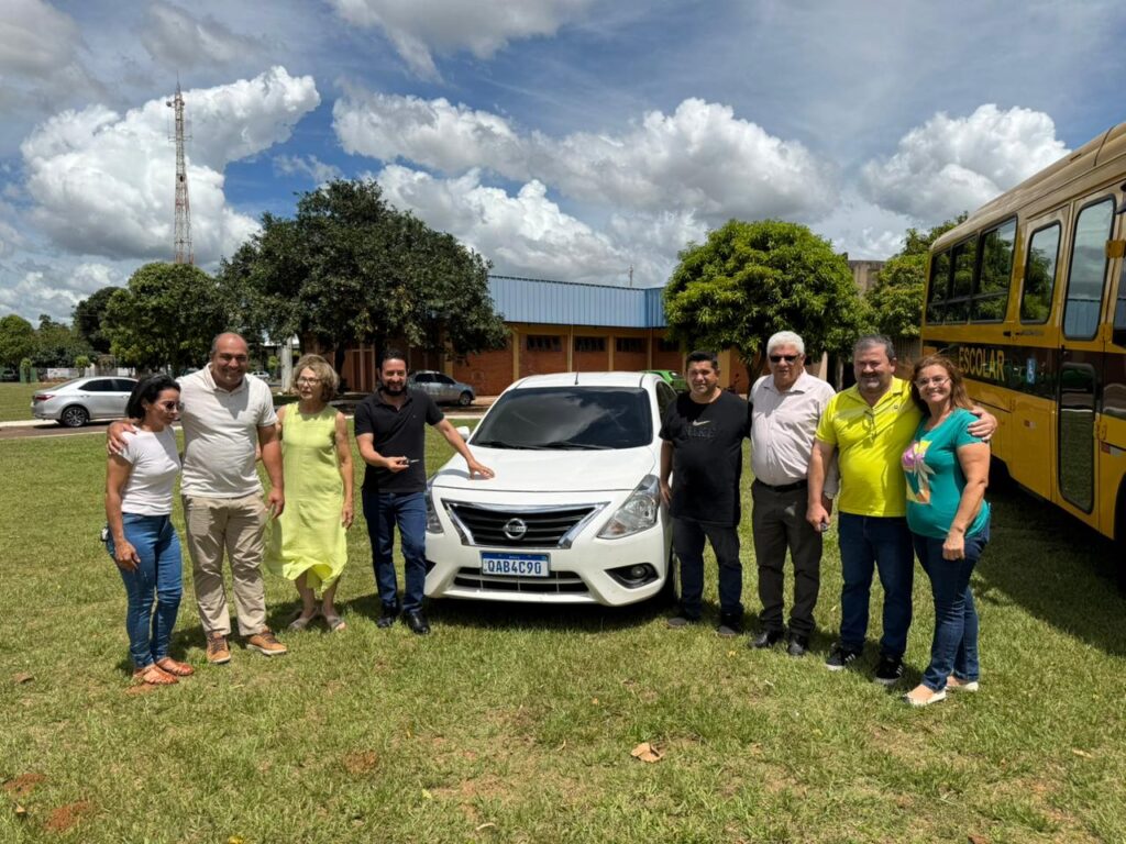 Iguatemi: Prefeito Lídio Ledesma e vereadores realizam a entrega de veículos para a Secretaria de Educação e o Conselho Tutelar