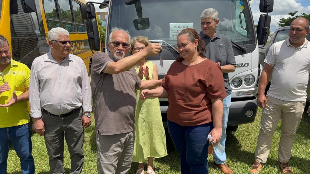 Iguatemi: Prefeito Lídio Ledesma e vereadores realizam a entrega de veículos para a Secretaria de Educação e o Conselho Tutelar