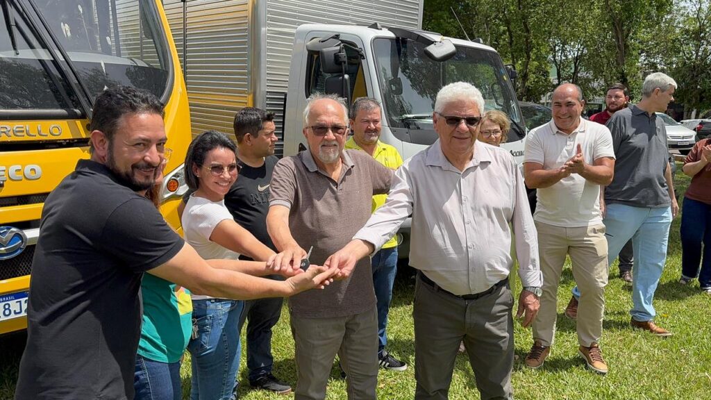 Iguatemi: Prefeito Lídio Ledesma e vereadores realizam a entrega de veículos para a Secretaria de Educação e o Conselho Tutelar