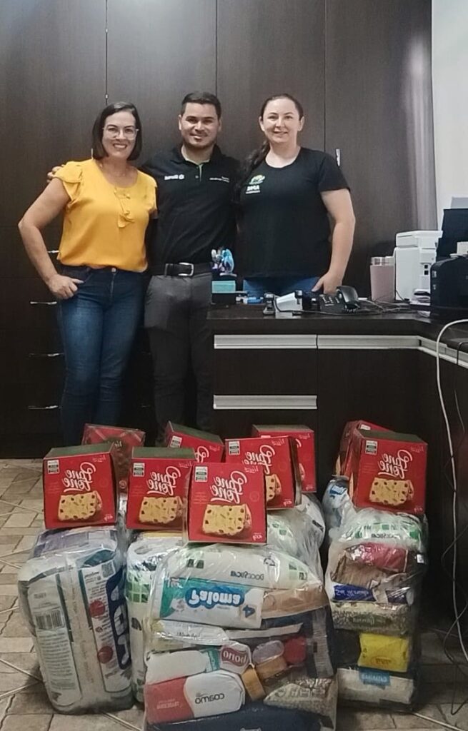 APAE de Paranhos recebe doação do Sicredi para ações de Natal