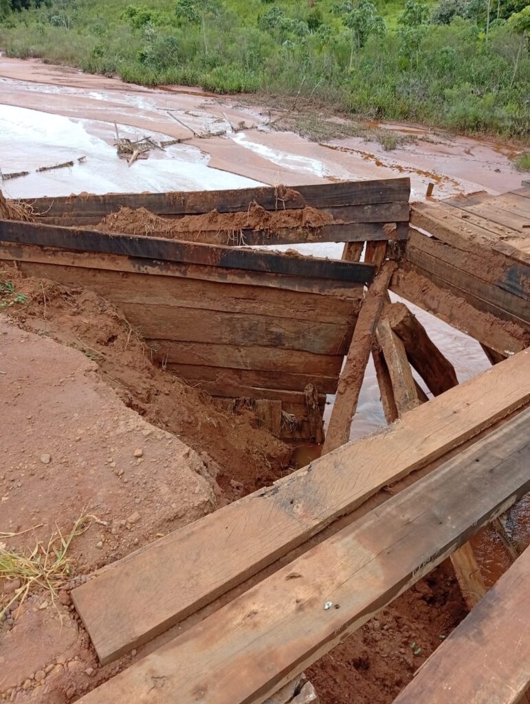 Presidente da Câmara de Paranhos verifica estradas e pontes danificadas pelas chuvas no Assentamento São José (Jatobá)