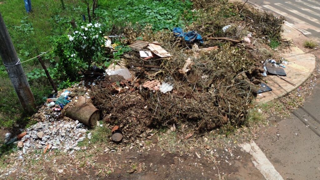 Caarapó: Nado Tozzi atua em três localidades e pede fim do descarte irregular de lixo Caarapó: Nado Tozzi atua em três localidades e pede fim do descarte irregular de lixo