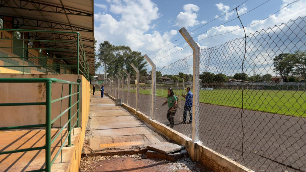 Naviraí: Prefeito determina reformas no Estádio Virotão