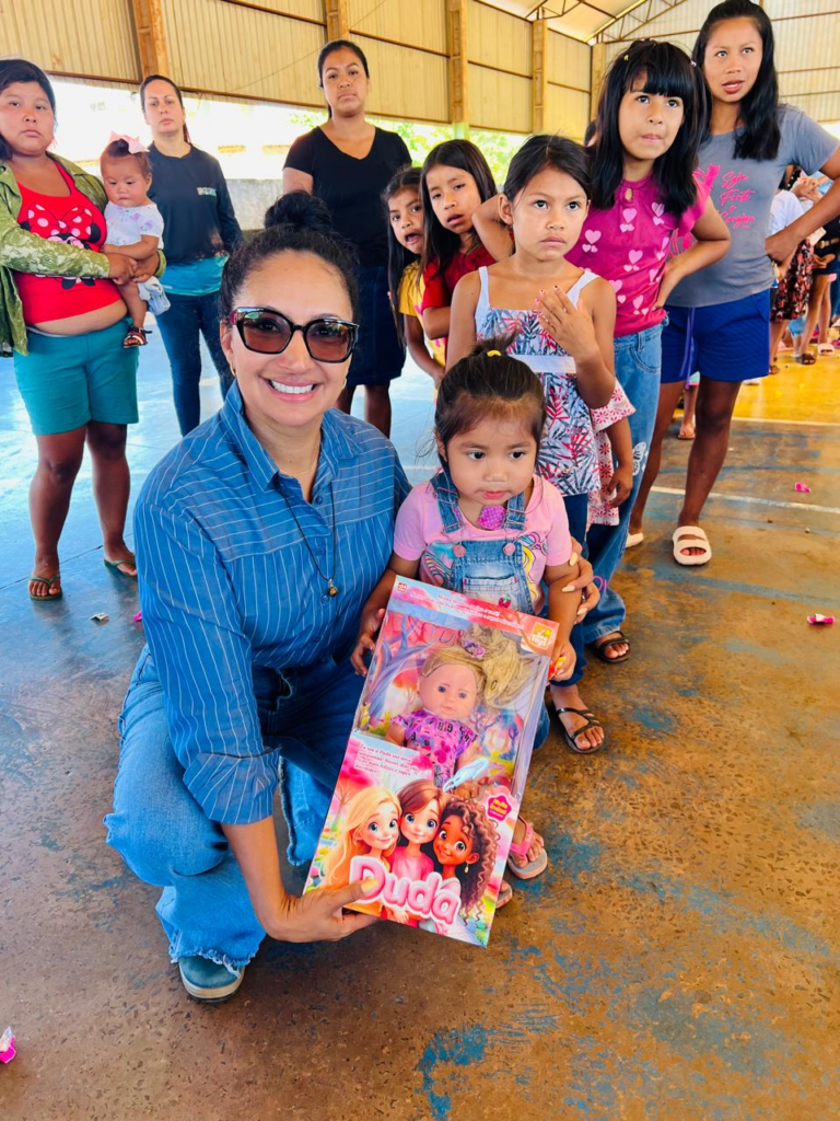 Prefeitura de Paranhos celebra o Natal com entrega de brinquedos às crianças indígenas