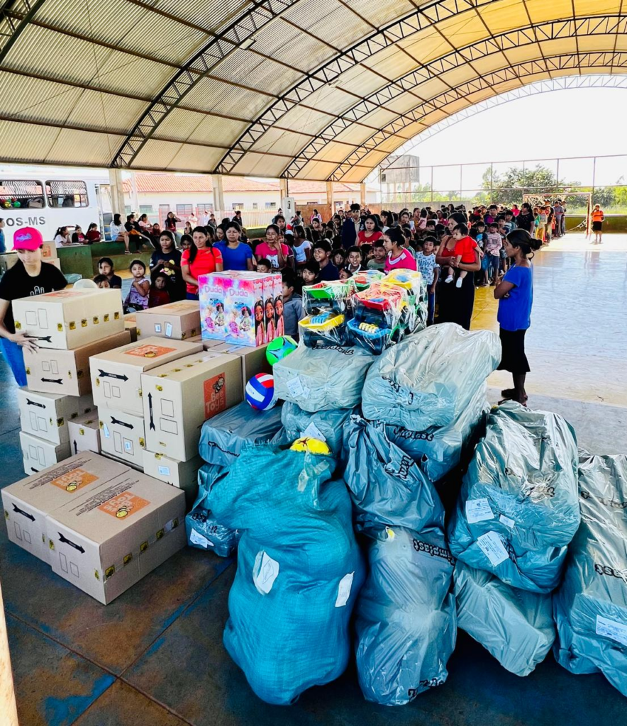 Prefeitura de Paranhos celebra o Natal com entrega de brinquedos às crianças indígenas