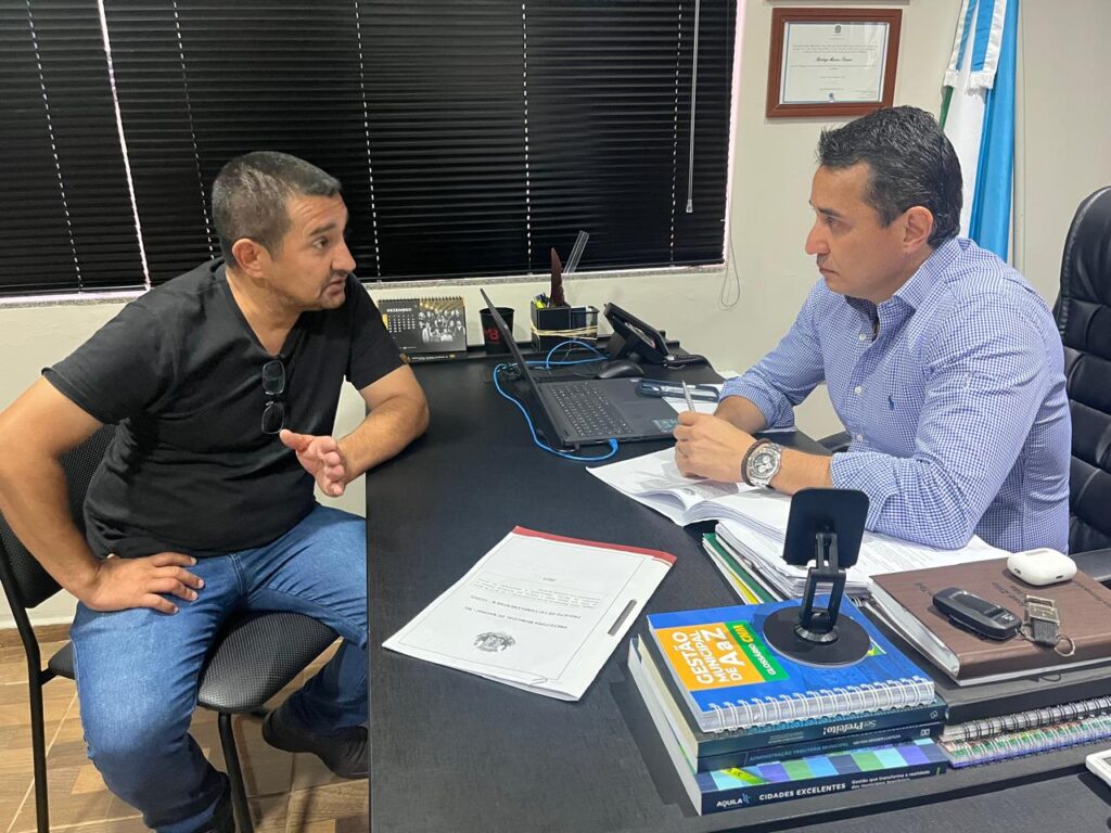 Operação Tapa-buraco recupera mais de 80 ruas no primeiro ano da atual gestão em Naviraí Operação Tapa-buraco recupera mais de 80 ruas no primeiro ano da atual gestão em Naviraí