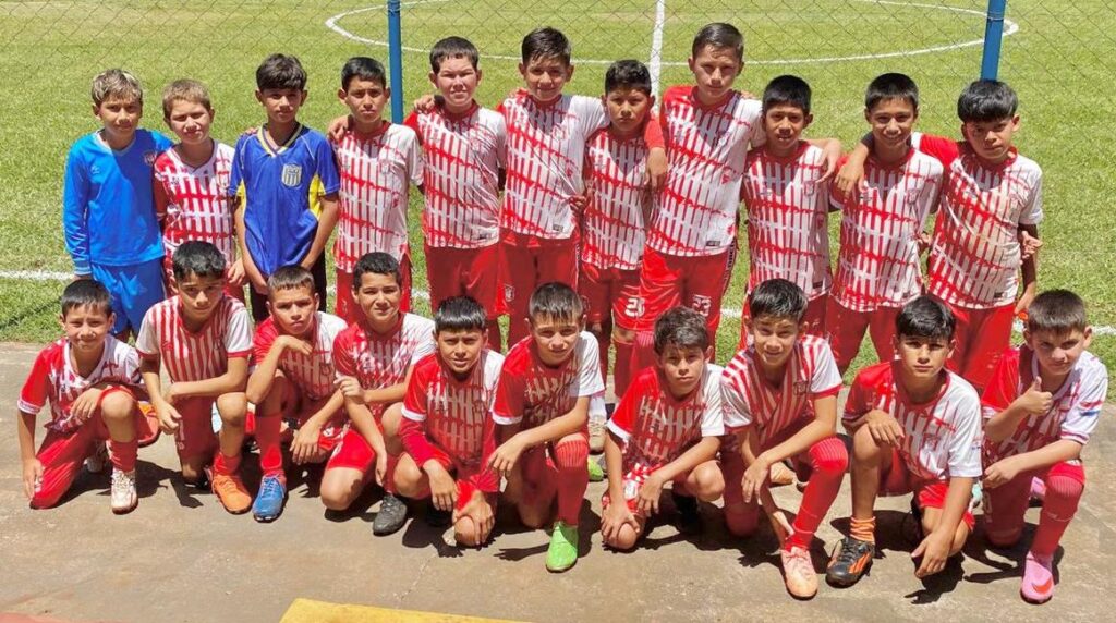 Garotos de Sete Quedas são campeões de torneio de futebol de base em São Paulo