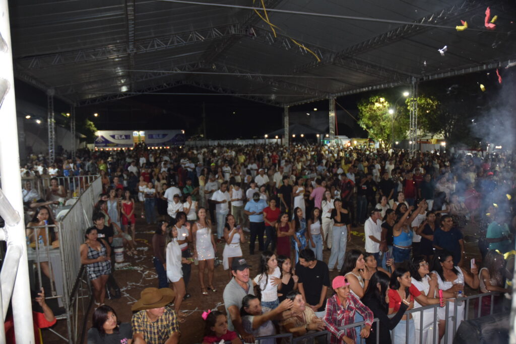 Iguatemi se despede de 2025 com belíssima festa, shows e queima de fogos na Praça João Francisco Lopes