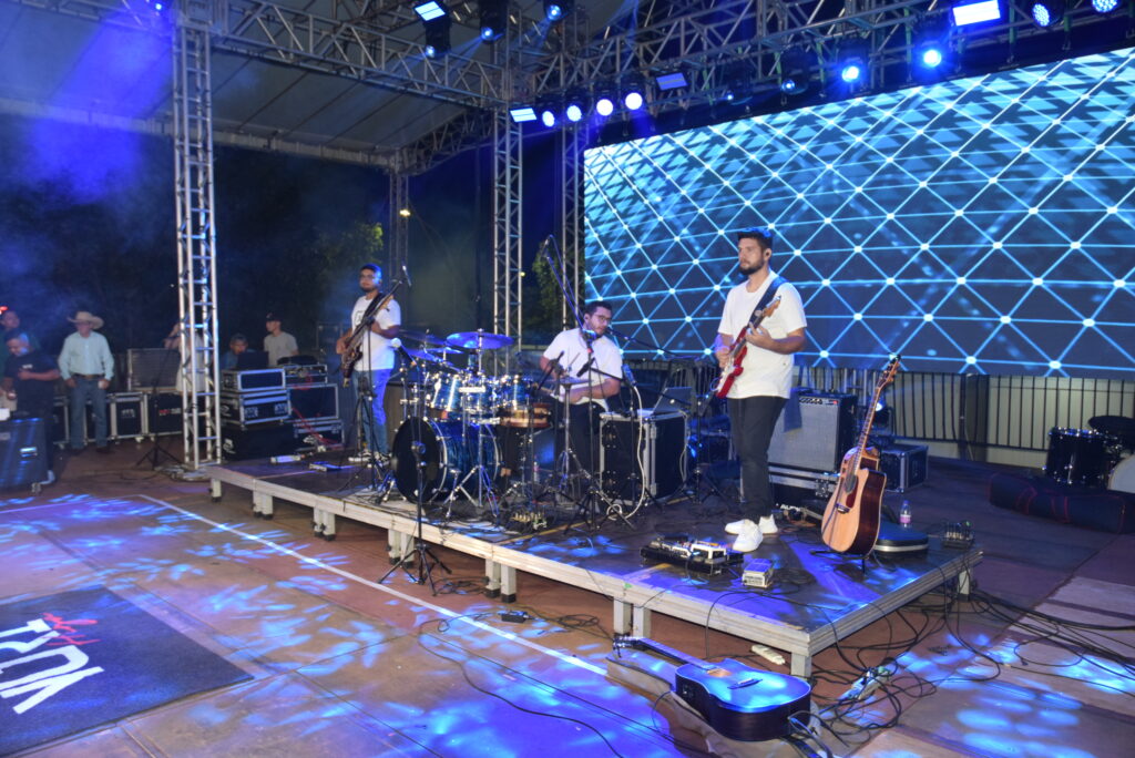 Iguatemi se despede de 2025 com belíssima festa, shows e queima de fogos na Praça João Francisco Lopes