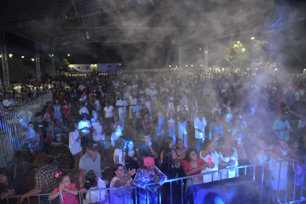 Iguatemi se despede de 2025 com belíssima festa, shows e queima de fogos na Praça João Francisco Lopes