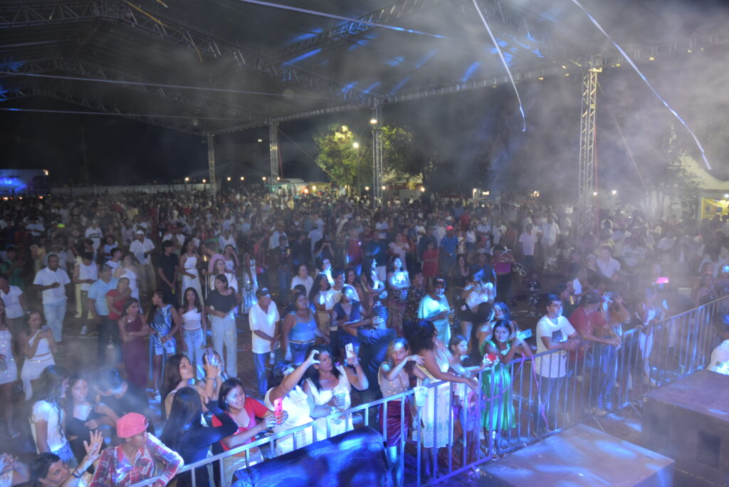 Iguatemi se despede de 2025 com belíssima festa, shows e queima de fogos na Praça João Francisco Lopes