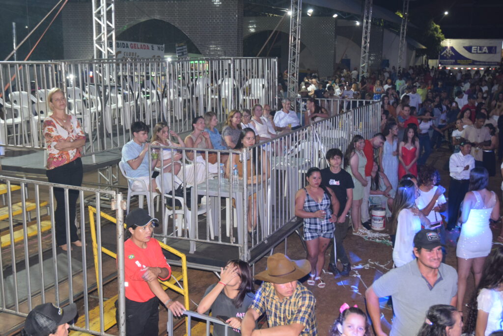 Iguatemi se despede de 2025 com belíssima festa, shows e queima de fogos na Praça João Francisco Lopes