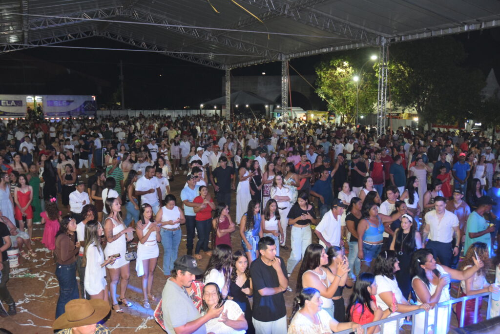 Iguatemi se despede de 2025 com belíssima festa, shows e queima de fogos na Praça João Francisco Lopes