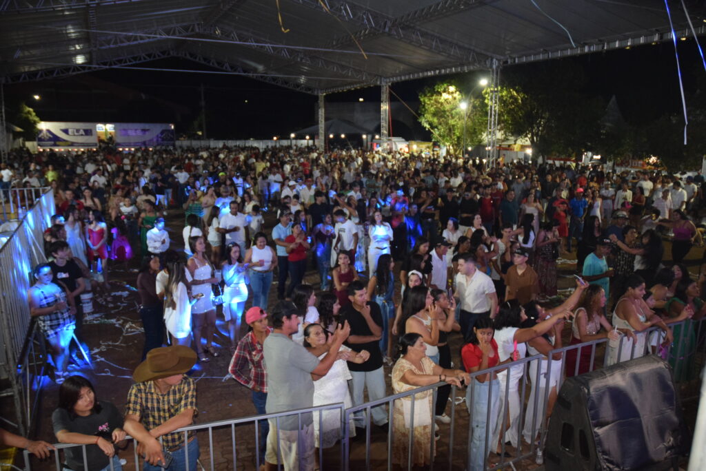 Iguatemi se despede de 2025 com belíssima festa, shows e queima de fogos na Praça João Francisco Lopes