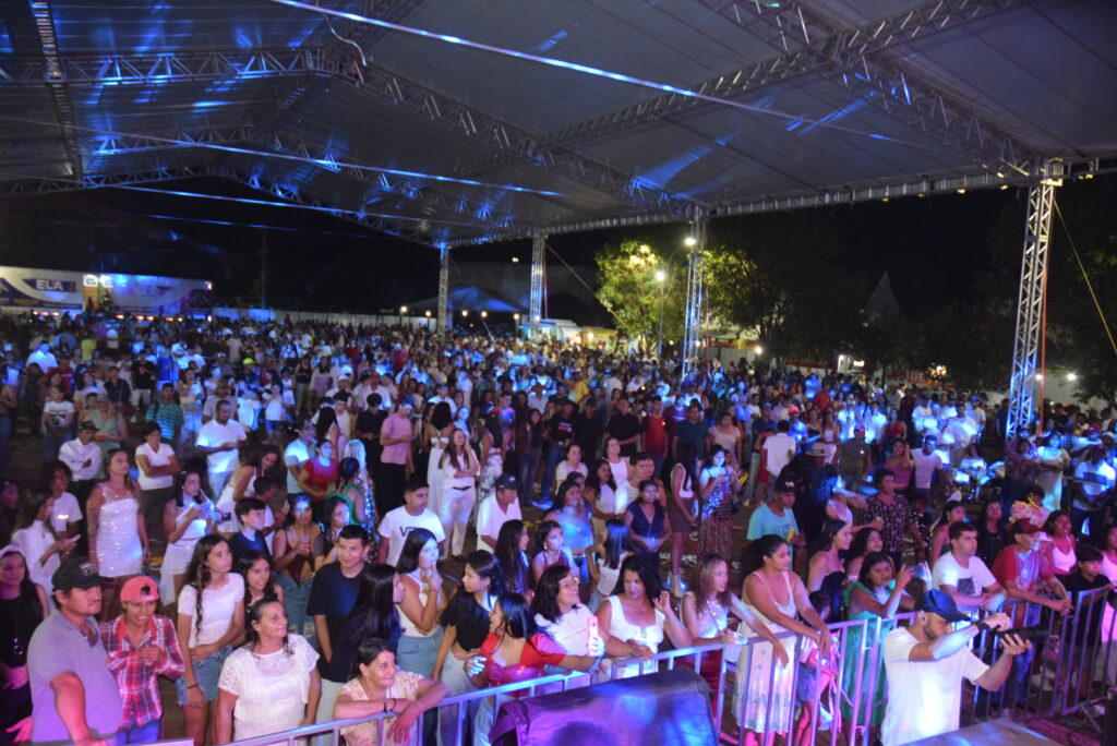 Iguatemi se despede de 2025 com belíssima festa, shows e queima de fogos na Praça João Francisco Lopes