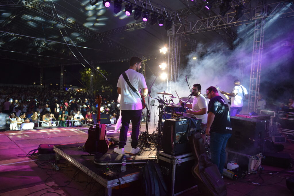 Iguatemi se despede de 2025 com belíssima festa, shows e queima de fogos na Praça João Francisco Lopes