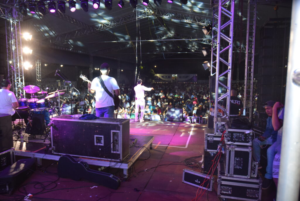 Iguatemi se despede de 2025 com belíssima festa, shows e queima de fogos na Praça João Francisco Lopes