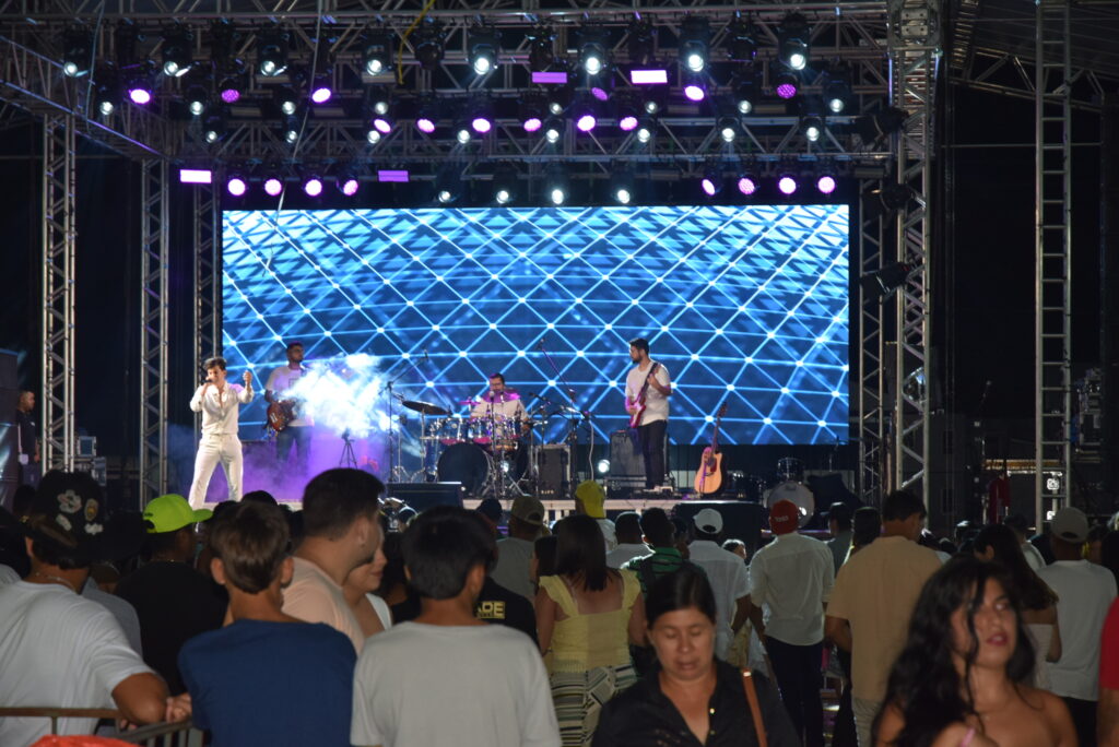 Iguatemi se despede de 2025 com belíssima festa, shows e queima de fogos na Praça João Francisco Lopes