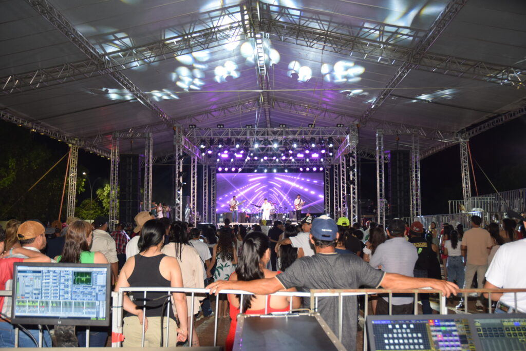 Iguatemi se despede de 2025 com belíssima festa, shows e queima de fogos na Praça João Francisco Lopes