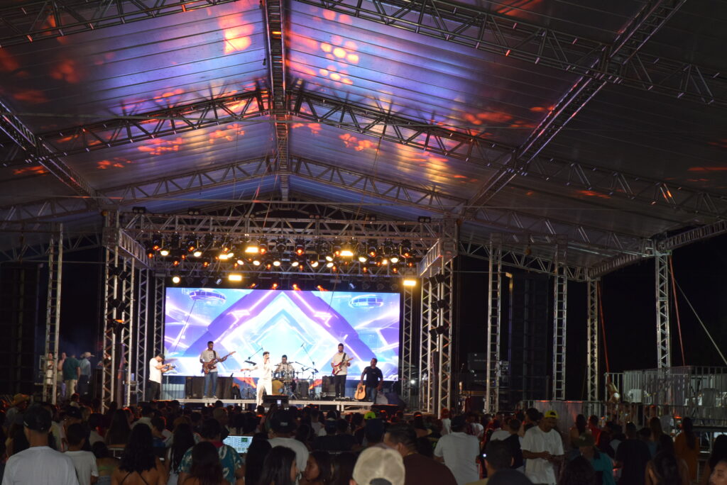 Iguatemi se despede de 2025 com belíssima festa, shows e queima de fogos na Praça João Francisco Lopes