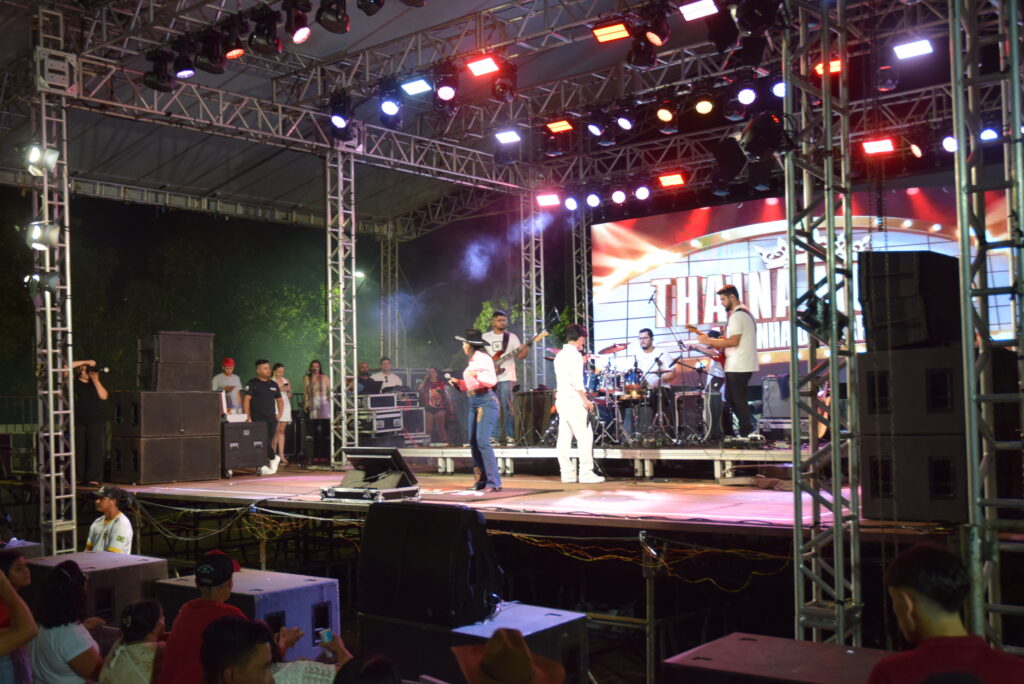 Iguatemi se despede de 2025 com belíssima festa, shows e queima de fogos na Praça João Francisco Lopes