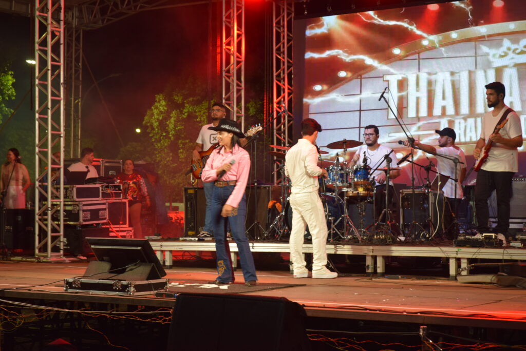 Iguatemi se despede de 2025 com belíssima festa, shows e queima de fogos na Praça João Francisco Lopes