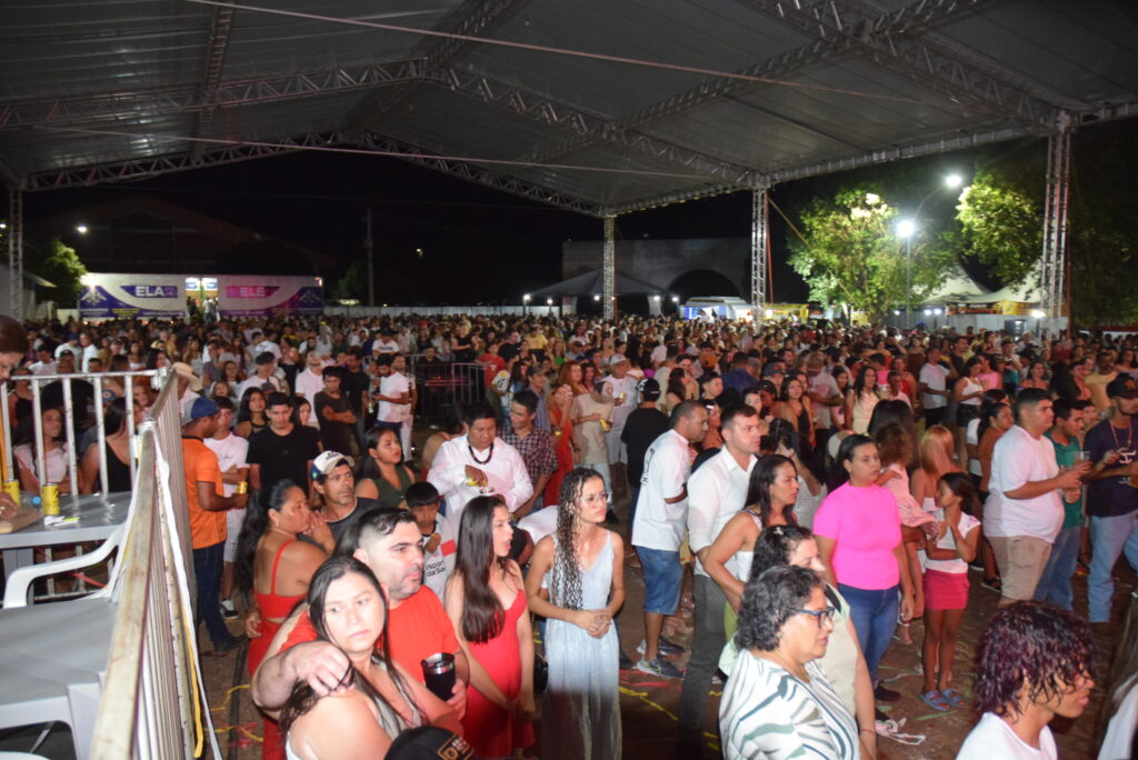 Iguatemi se despede de 2025 com belíssima festa, shows e queima de fogos na Praça João Francisco Lopes