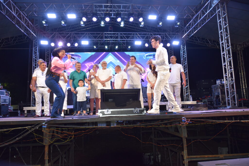 Iguatemi se despede de 2025 com belíssima festa, shows e queima de fogos na Praça João Francisco Lopes