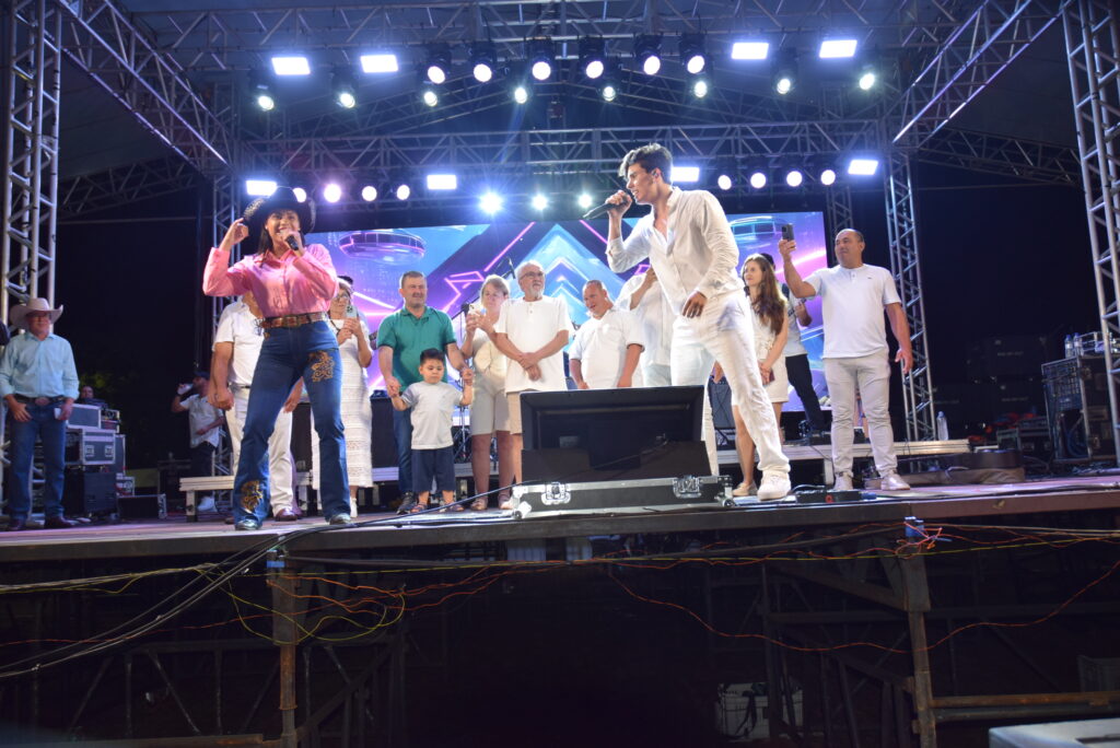 Iguatemi se despede de 2025 com belíssima festa, shows e queima de fogos na Praça João Francisco Lopes