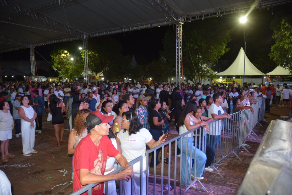 Iguatemi se despede de 2025 com belíssima festa, shows e queima de fogos na Praça João Francisco Lopes