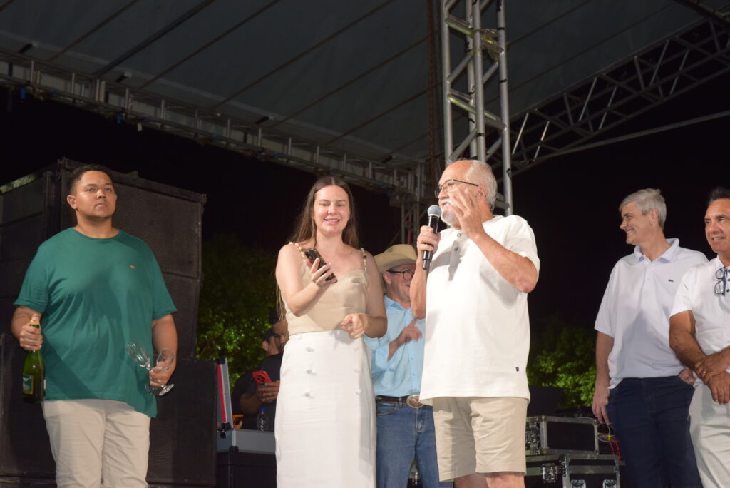 Iguatemi se despede de 2025 com belíssima festa, shows e queima de fogos na Praça João Francisco Lopes