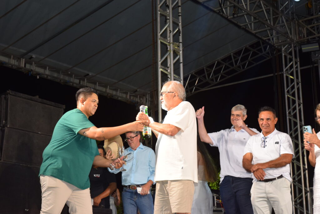 Iguatemi se despede de 2025 com belíssima festa, shows e queima de fogos na Praça João Francisco Lopes