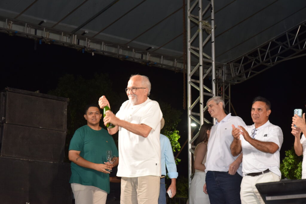 Iguatemi se despede de 2025 com belíssima festa, shows e queima de fogos na Praça João Francisco Lopes