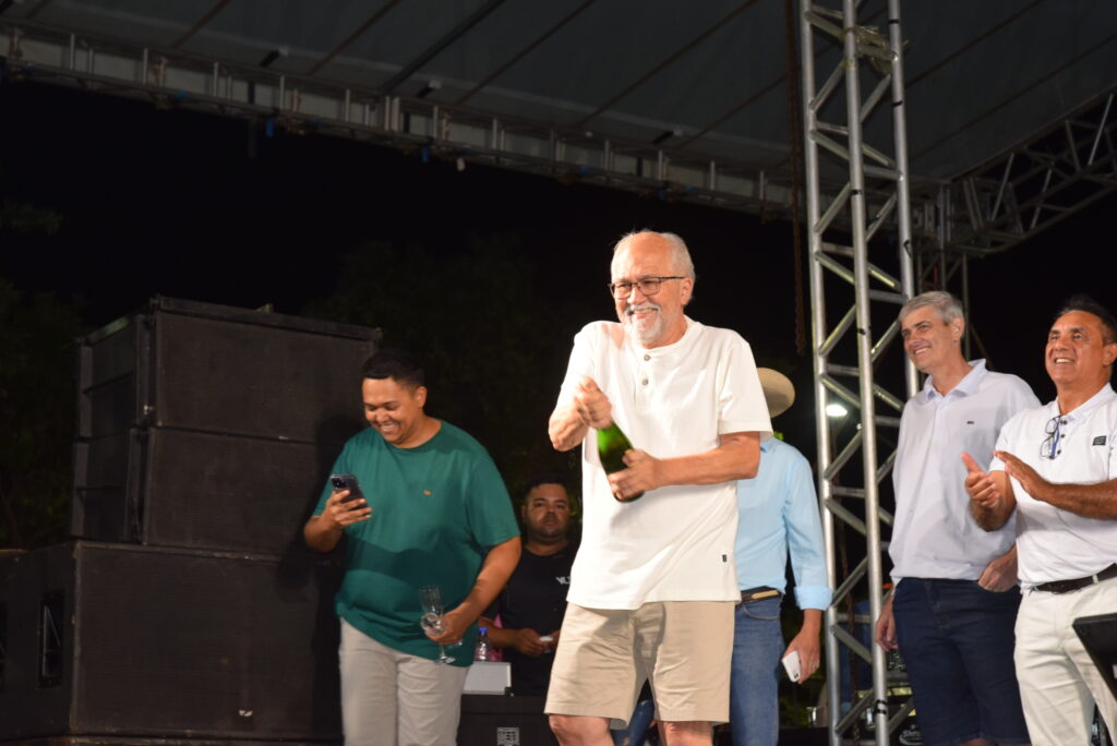 Iguatemi se despede de 2025 com belíssima festa, shows e queima de fogos na Praça João Francisco Lopes