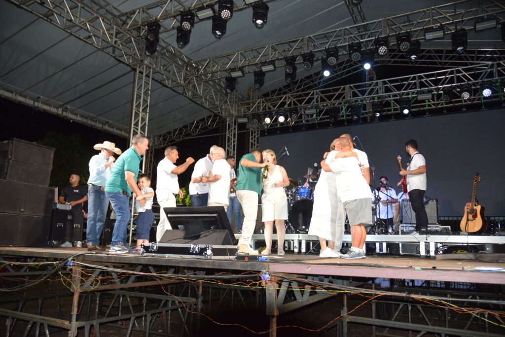 Iguatemi se despede de 2025 com belíssima festa, shows e queima de fogos na Praça João Francisco Lopes