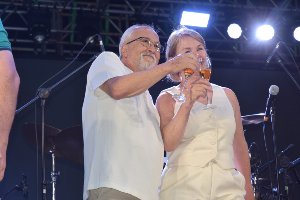 Iguatemi se despede de 2025 com belíssima festa, shows e queima de fogos na Praça João Francisco Lopes