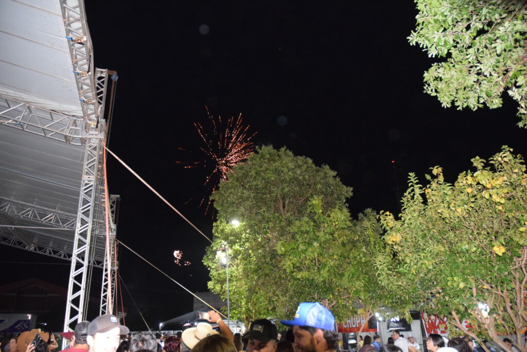 Iguatemi se despede de 2025 com belíssima festa, shows e queima de fogos na Praça João Francisco Lopes