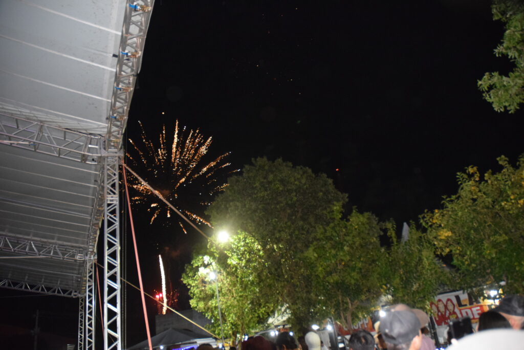 Iguatemi se despede de 2025 com belíssima festa, shows e queima de fogos na Praça João Francisco Lopes