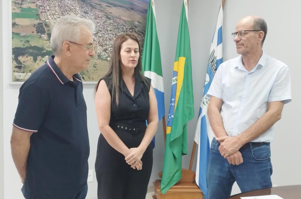 Jaime Vizzotto assume a prefeitura em Amambai