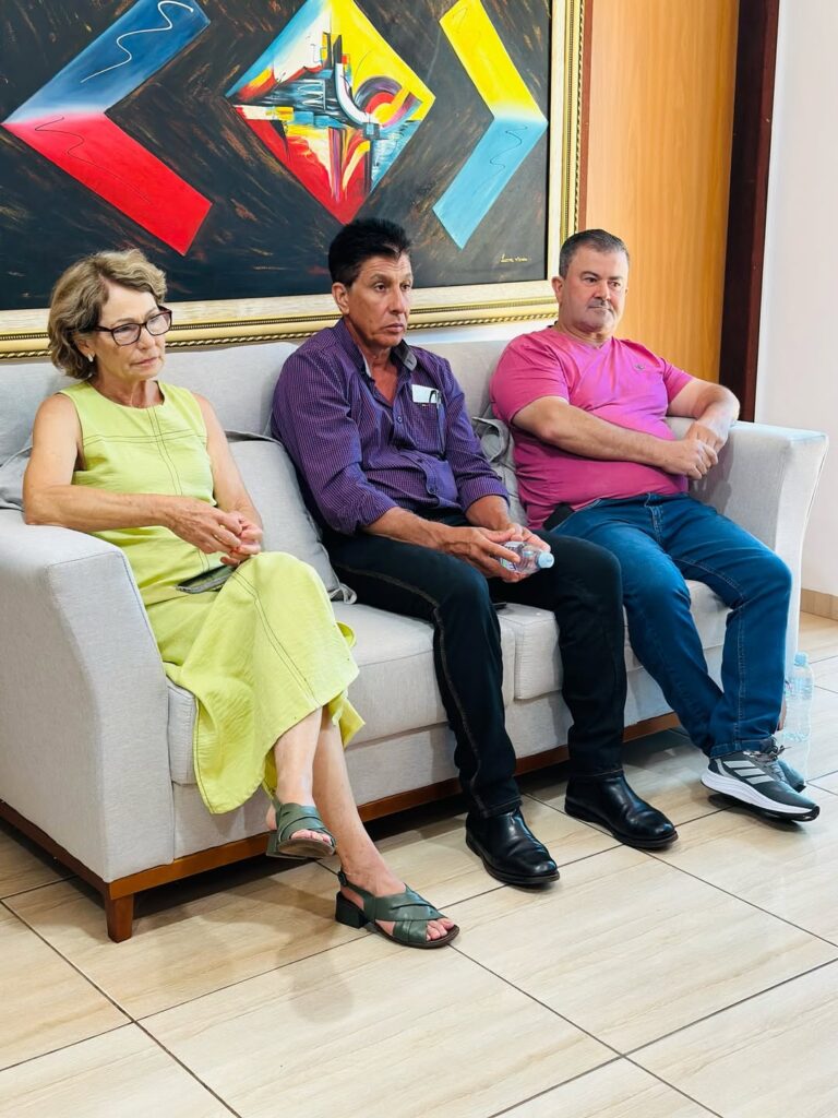 Prefeito Dr. Lídio Ledesma reúne-se com vereadores para debater demandas e avanços para Iguatemi Prefeito Dr. Lídio Ledesma reúne-se com vereadores para debater demandas e avanços para Iguatemi