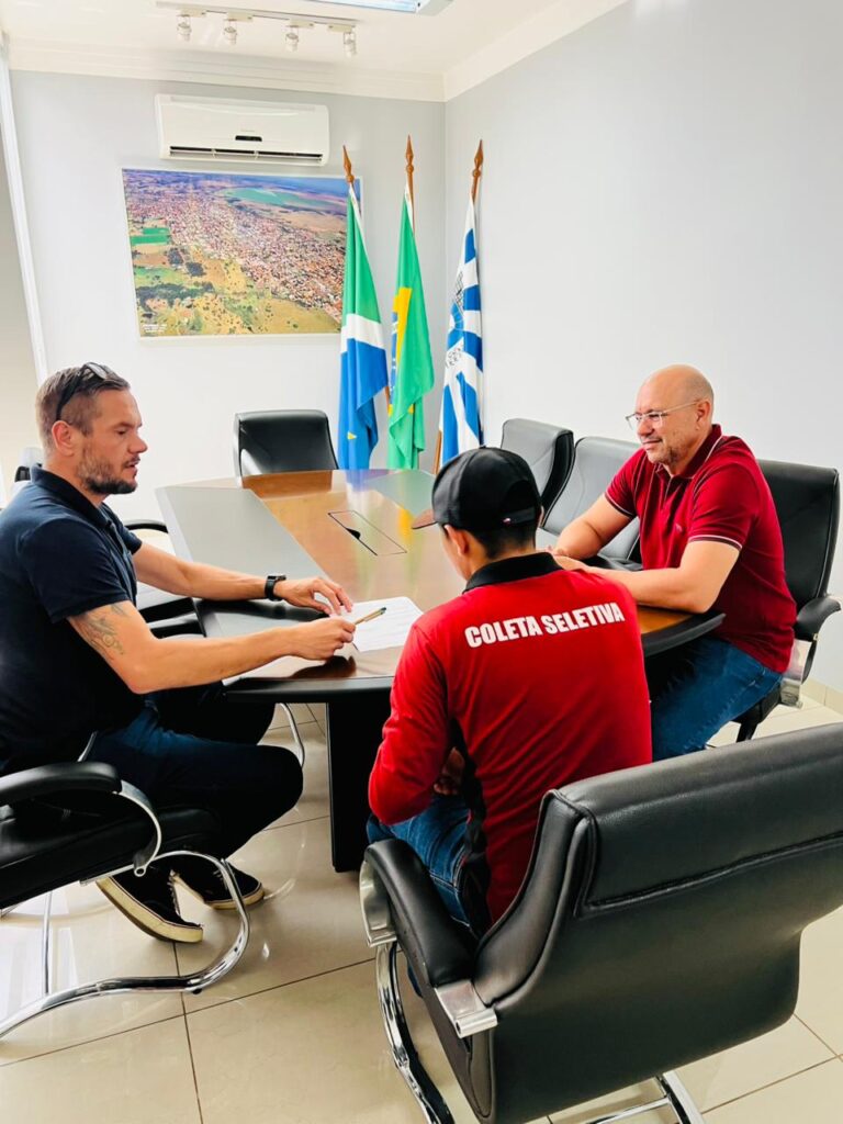 Prefeitura de Amambai firma contrato com a COOPERCICLA para coleta de recicláveis