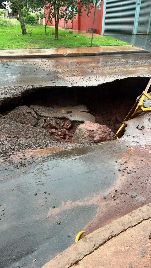 Forte chuva atinge Amambai e mobiliza equipes da Prefeitura, Defesa Civil e Corpo de Bombeiros