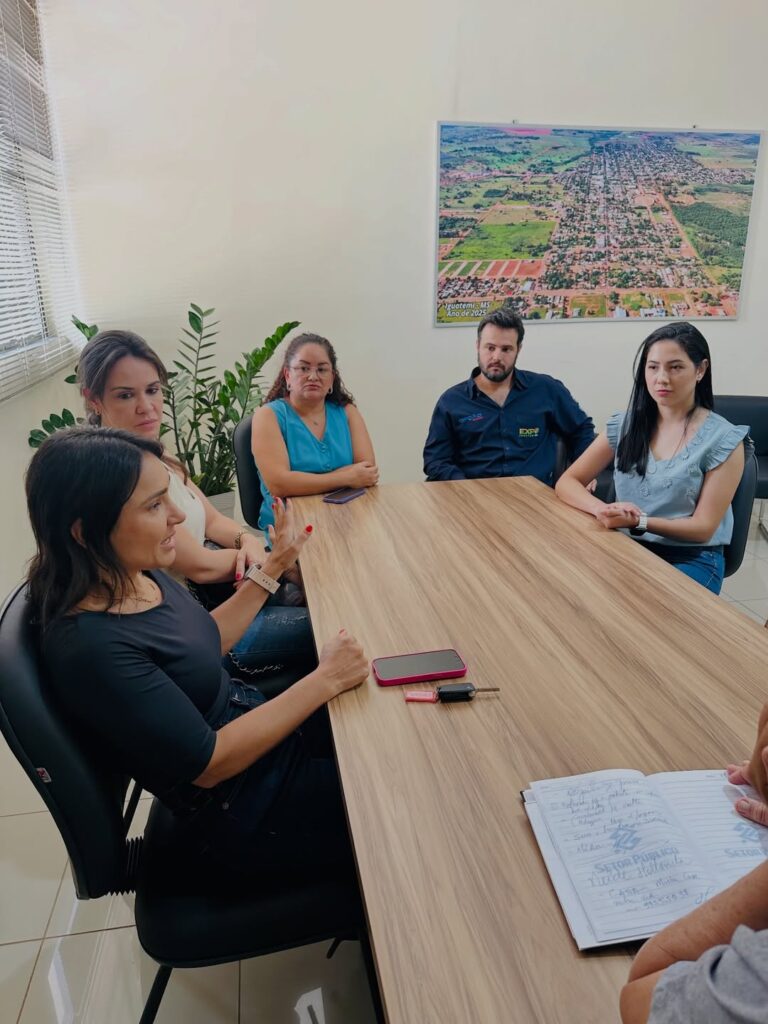 Prefeito Dr. Lídio Ledesma recebe representantes da Receita Federal durante visita técnica ao PAV de Iguatemi