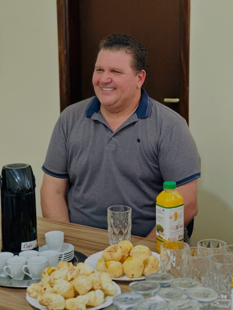 Prefeito Dr. Lídio Ledesma recebe diretor do Frigorífico Iguatemi Beef para tratar de parcerias e do Programa Jovem Aprendiz Prefeito Dr. Lídio Ledesma recebe diretor do Frigorífico Iguatemi Beef para tratar de parcerias e do Programa Jovem Aprendiz