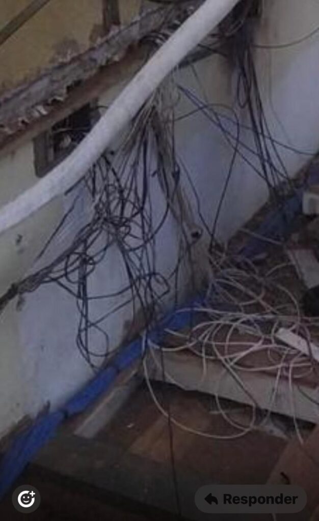 Câmara de Amambai realiza reforma elétrica, da rede lógica e de parte do telhado do prédio do Legislativo Câmara de Amambai realiza reforma elétrica, da rede lógica e de parte do telhado do prédio do Legislativo