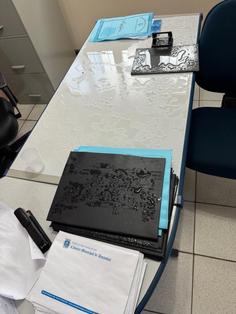 Câmara de Amambai realiza reforma elétrica, da rede lógica e de parte do telhado do prédio do Legislativo Câmara de Amambai realiza reforma elétrica, da rede lógica e de parte do telhado do prédio do Legislativo