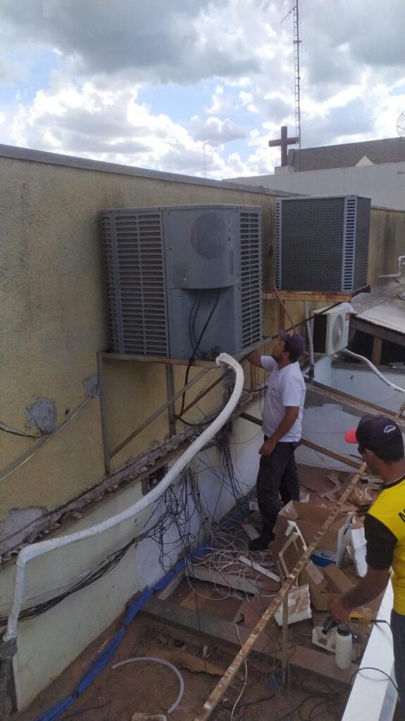 Câmara de Amambai realiza reforma elétrica, da rede lógica e de parte do telhado do prédio do Legislativo Câmara de Amambai realiza reforma elétrica, da rede lógica e de parte do telhado do prédio do Legislativo