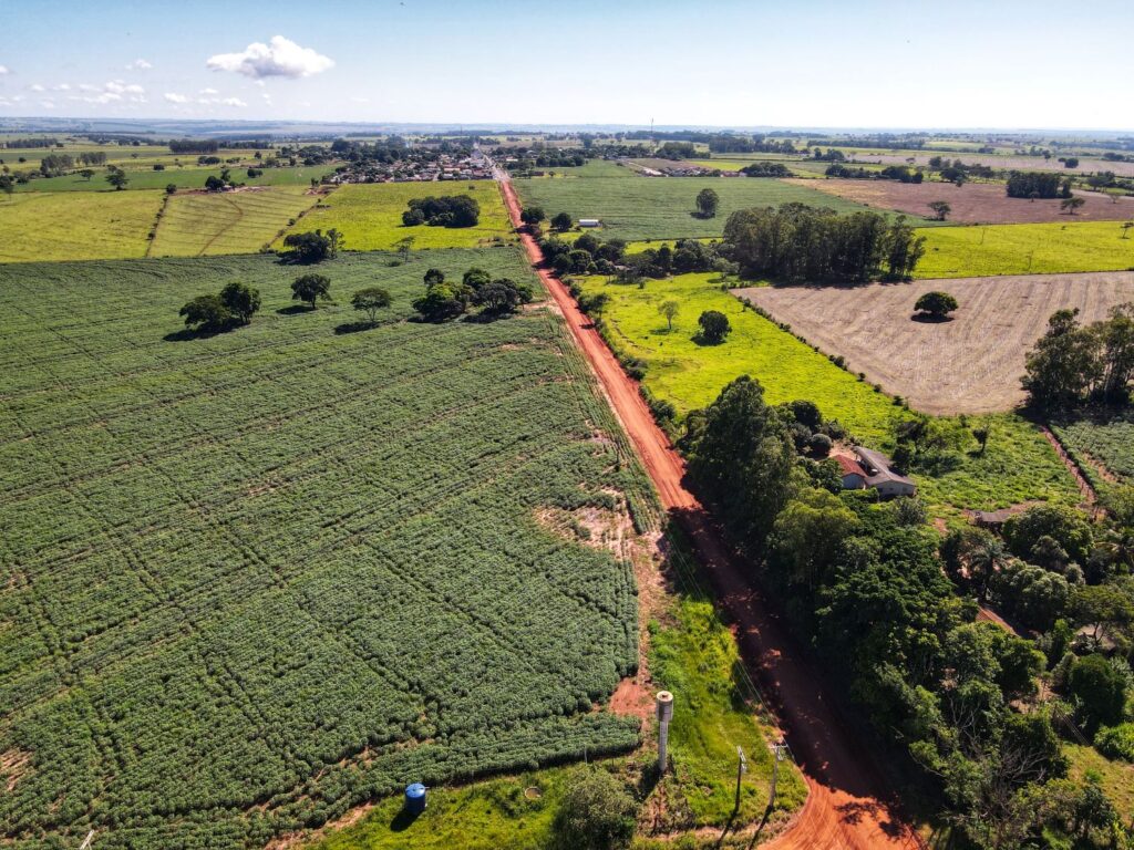 Japorã intensifica manutenção de estradas para garantir escoamento e tráfego seguro