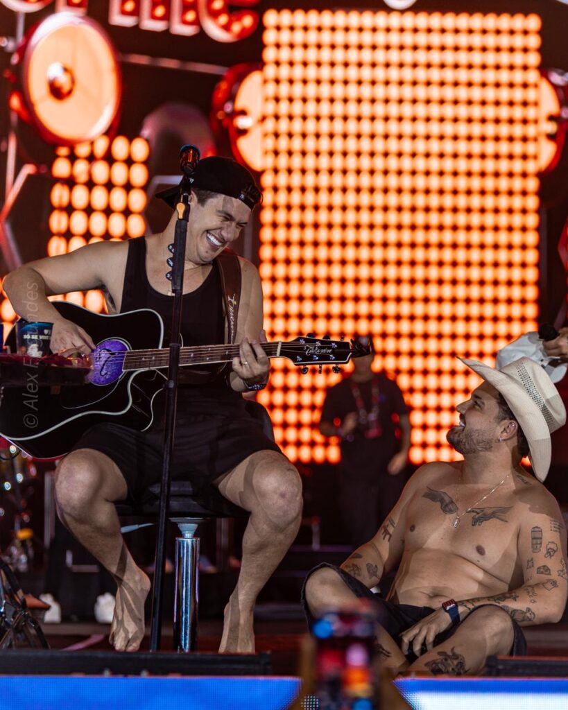 Chico Mineiro, influenciador caarapoense, se destaca em evento para mais de 150 mil pessoas ao lado de Hugo e Guilherme, em Matinhos (PR)